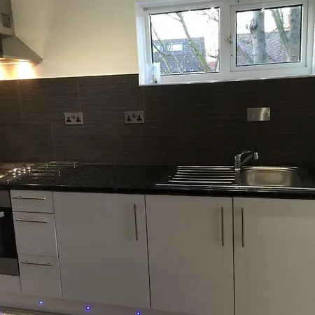 Cosy 2 Bedroom Apartment -Heathrow Airport Hayes  Exterior photo