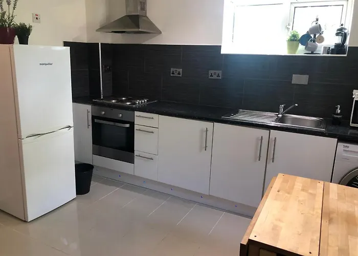 Cosy 2 Bedroom Apartment -Heathrow Airport