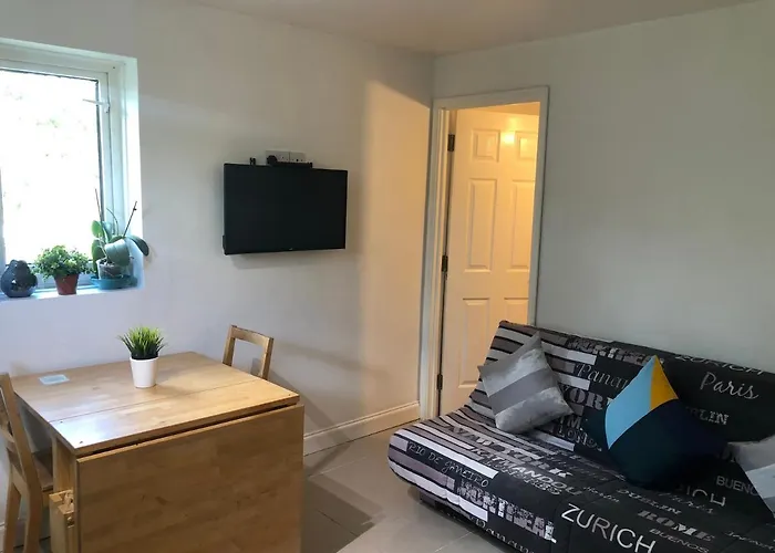 Cosy 2 Bedroom Apartment -Heathrow Airport