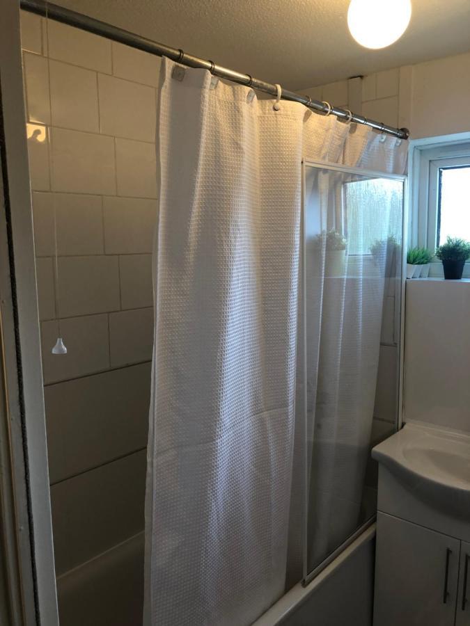 Cosy 2 Bedroom -heathrow Airport